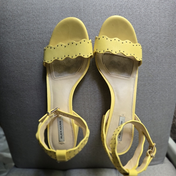 Alex Marie Yellow Block Heel Sandals ~size 8 - Picture 2 of 7